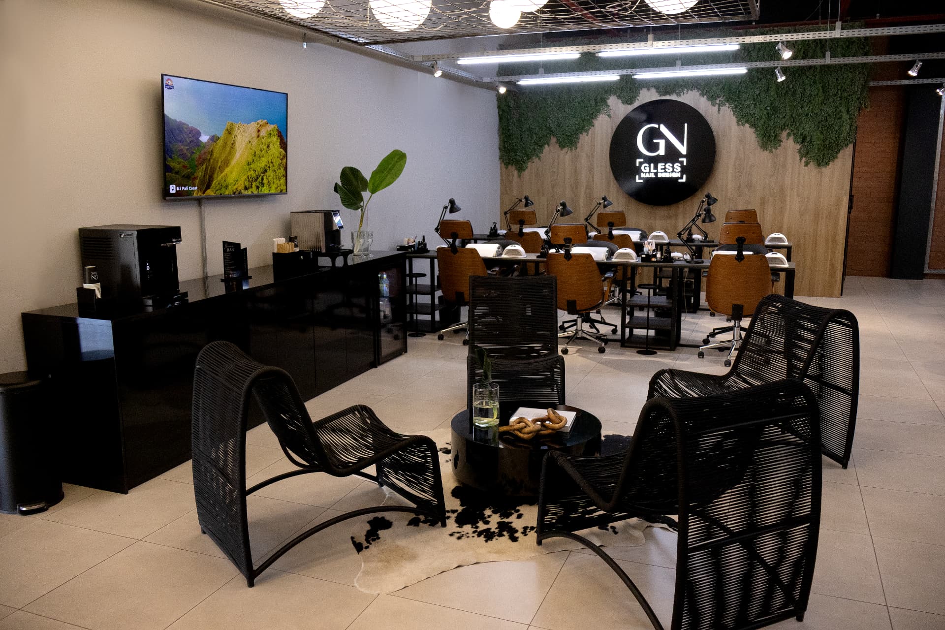 Recepção e lounge da Gless Nails